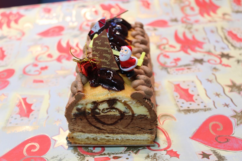 Bûche en mousse pruneaux armagnac